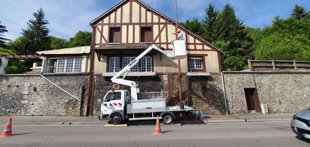 Rénovation et peinture de façade après - RD RENOVE Entreprise de couverture située à Vernon